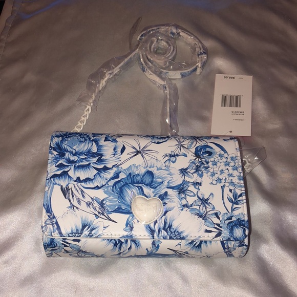 Betsey Johnson XOSYBIL-1 Blue Multi Toile Floral Print Flap Crossbody Bag NWT - Picture 3 of 16